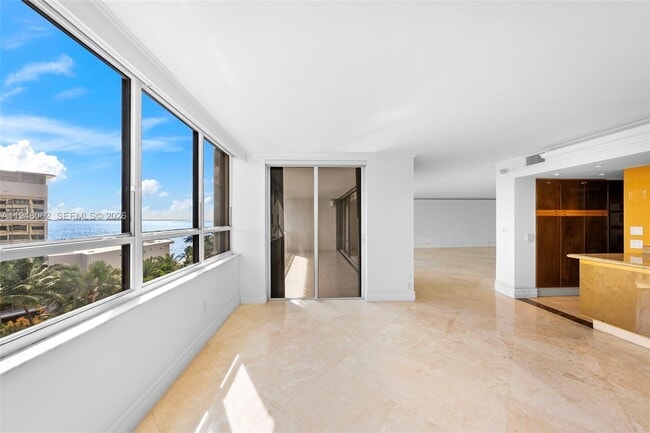 Foto del edificio - 3 Grove Isle Dr