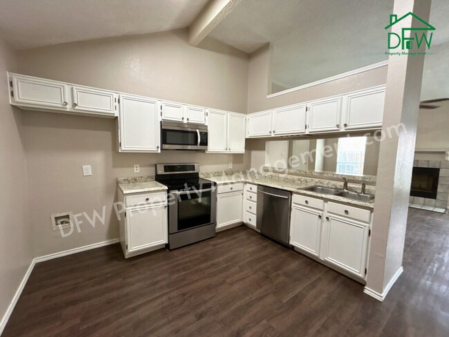 Building Photo - Charming 3-Bedroom Home with Modern Amenit...