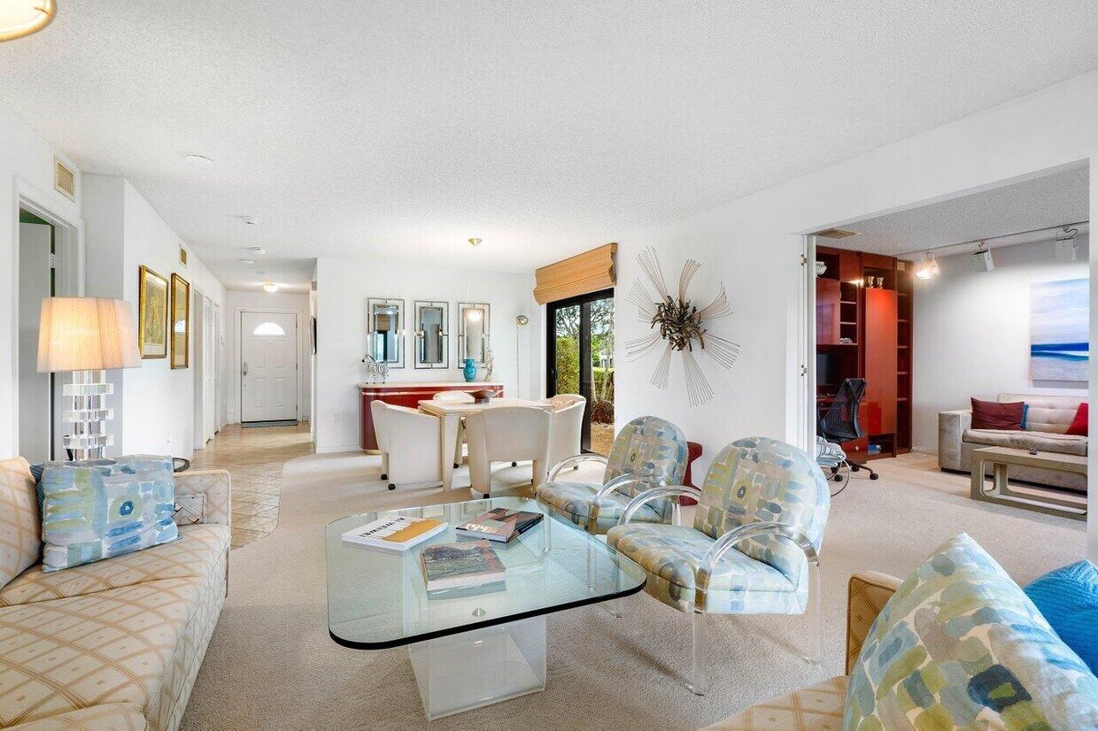 Foto principal - 11 Stratford Dr E
