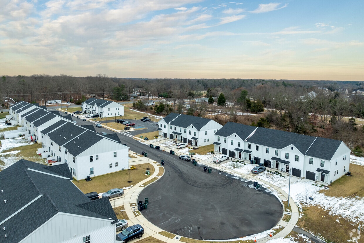 Aerial Photo - The Retreat @ 385