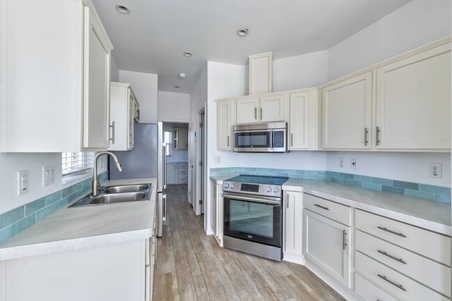 Building Photo - 9985 N Pinal Ave