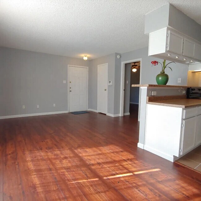 Foto del edificio - 2750 Holly Hall St