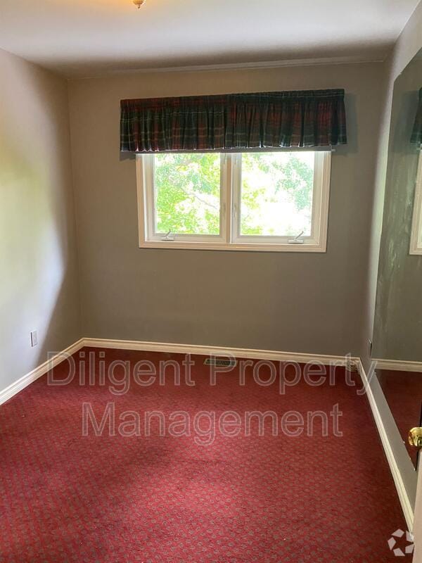 Apartments, Condos and Houses under C600 in Smithennismorelakefield, ON 1 Rentals