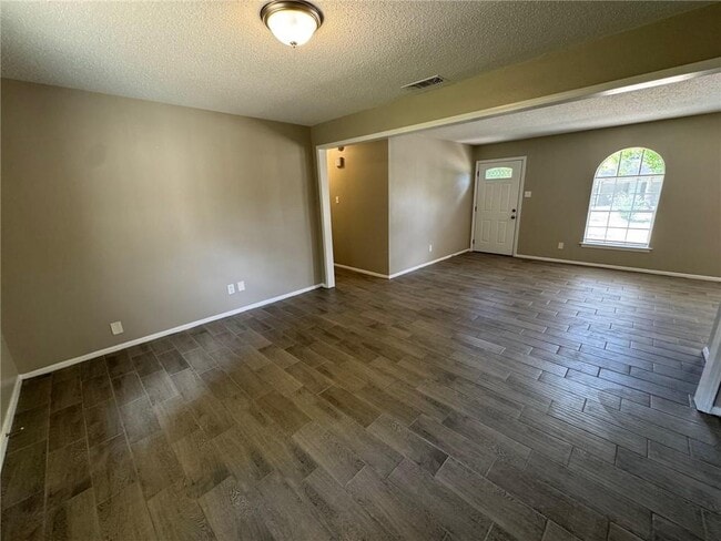 Foto del edificio - 6564 Cynthia Dr