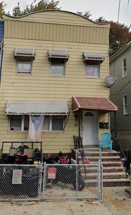 Foto principal - 96 Orient Ave