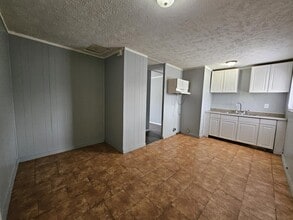 Building Photo - 3044 Manor Ct