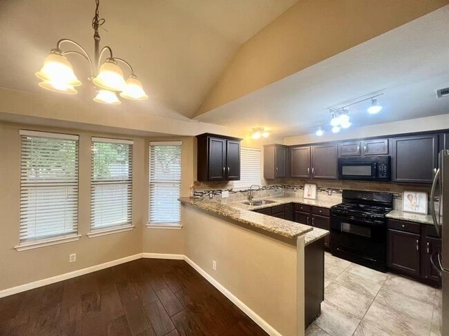 Building Photo - 1800 Columbine Ln
