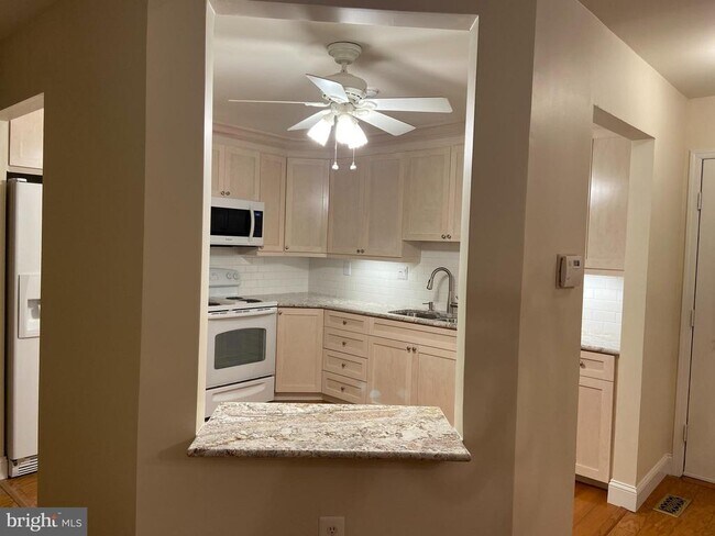 Foto del edificio - 8 Benjamin Franklin Dr