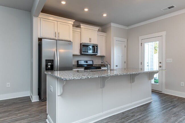 Building Photo - Elegant 3 Bedroom 2.5 Bathroom Townhome Near Downtown Greenville $1,850/mo rent