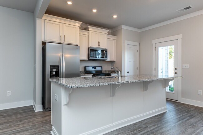 Foto del edificio - Elegant 3 Bedroom 2.5 Bathroom Townhome Near Downtown Greenville $1,850/mo rent