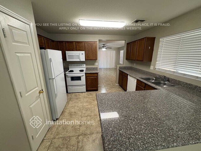 Foto del edificio - 12470 W Redfield Rd