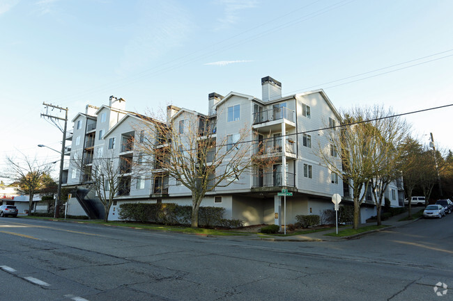 Building Photo - Maison Condominiums