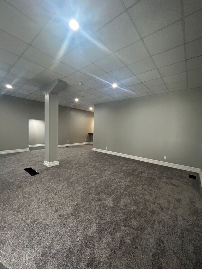 Foto del edificio - Two Bedroom, Two & Half Baths in Downtown