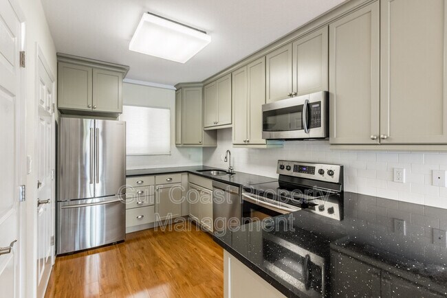 Foto del edificio - 301 S Gulfstream Ave