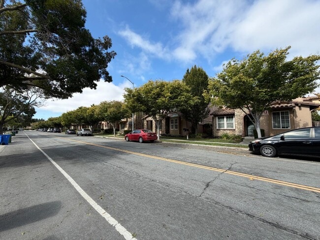 Building Photo - 5572 Tan Oak Dr