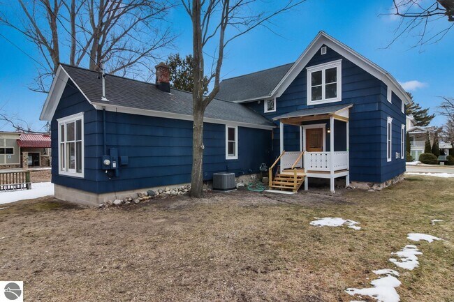 Foto del edificio - 120 S Waukazoo St