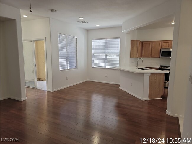 Foto del edificio - 8540 Amaryllis Hills Ave