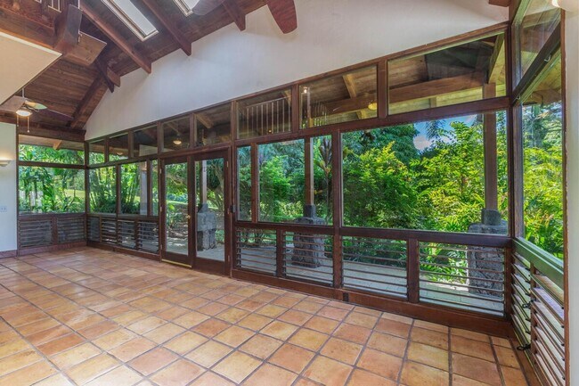 Foto del edificio - Tucked away private studio with loft and outdoor shower