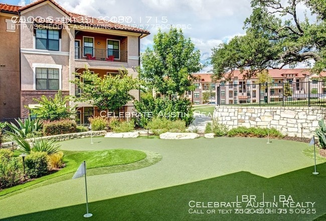 Building Photo - LaDera