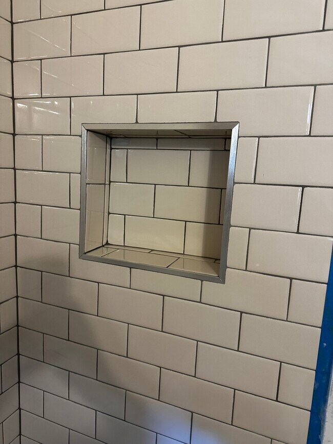 New Tile Bath & Kitchen - 959 E Mariposa St