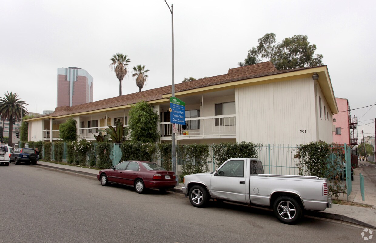 Building Photo - 301 Magnolia Ave