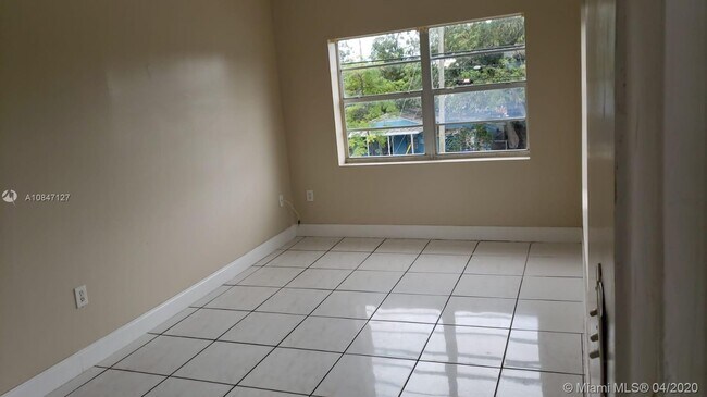 Foto del edificio - 1019 NW 26th St