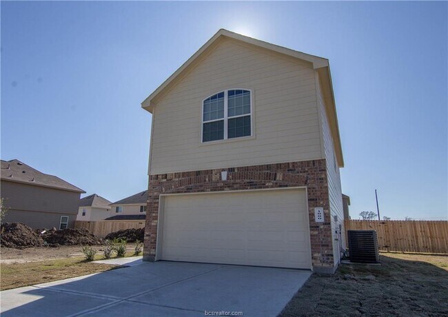 Building Photo - 2210 E 29th St