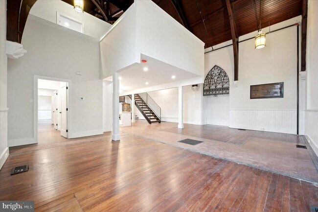 Building Photo - 430 York Rd