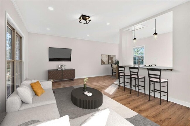 Building Photo - 2918 Highland Dr SE