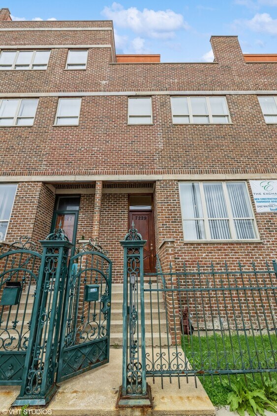 Primary Photo - 7229 S Exchange Ave