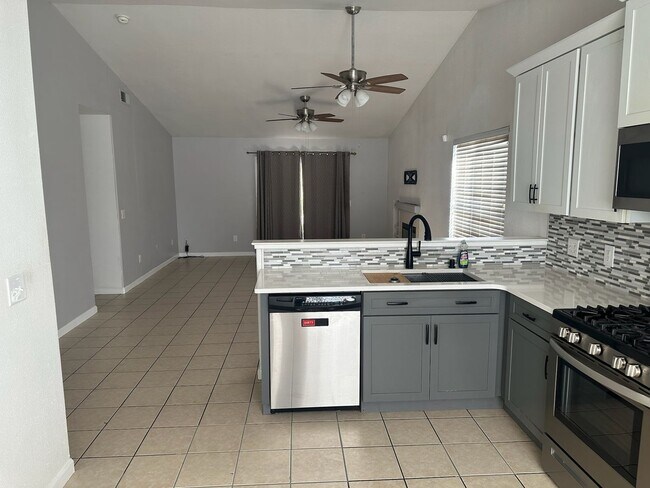 Foto del edificio - 4212 E Howard Ct