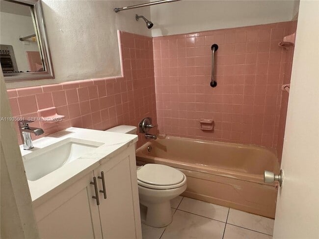 Building Photo - 2020 NE 51st Ct