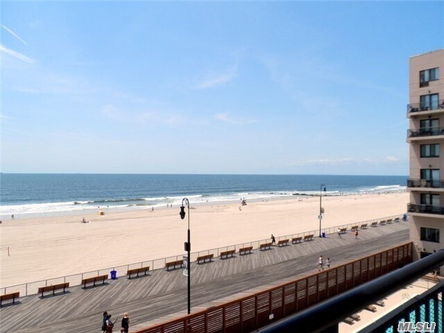 Foto del edificio - 100 W Broadway