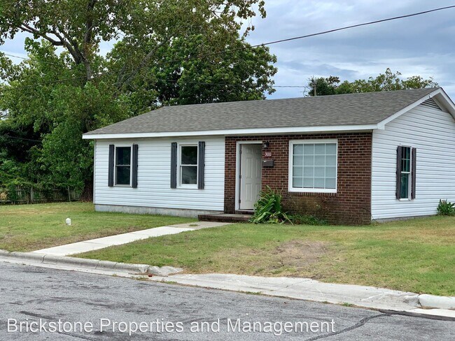 Foto del edificio - 3 br, 1 bath House - 300 N. 15th Street