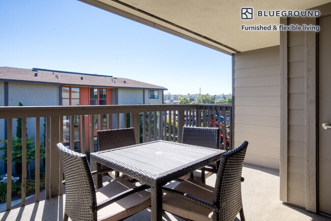 Building Photo - 622 Edgewater Blvd
