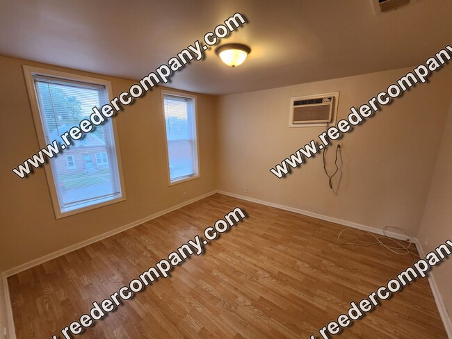 Building Photo - 4830 Cedar Avenue