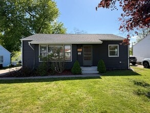Building Photo - 1044 20th St SE