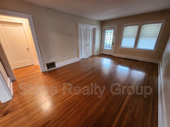 Building Photo - 125 Monterey Ave
