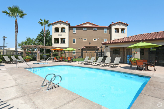 Piscina - Palmilla Apartment Homes