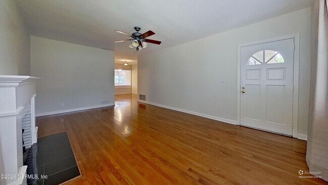 Foto del edificio - 6413 Colgate Rd