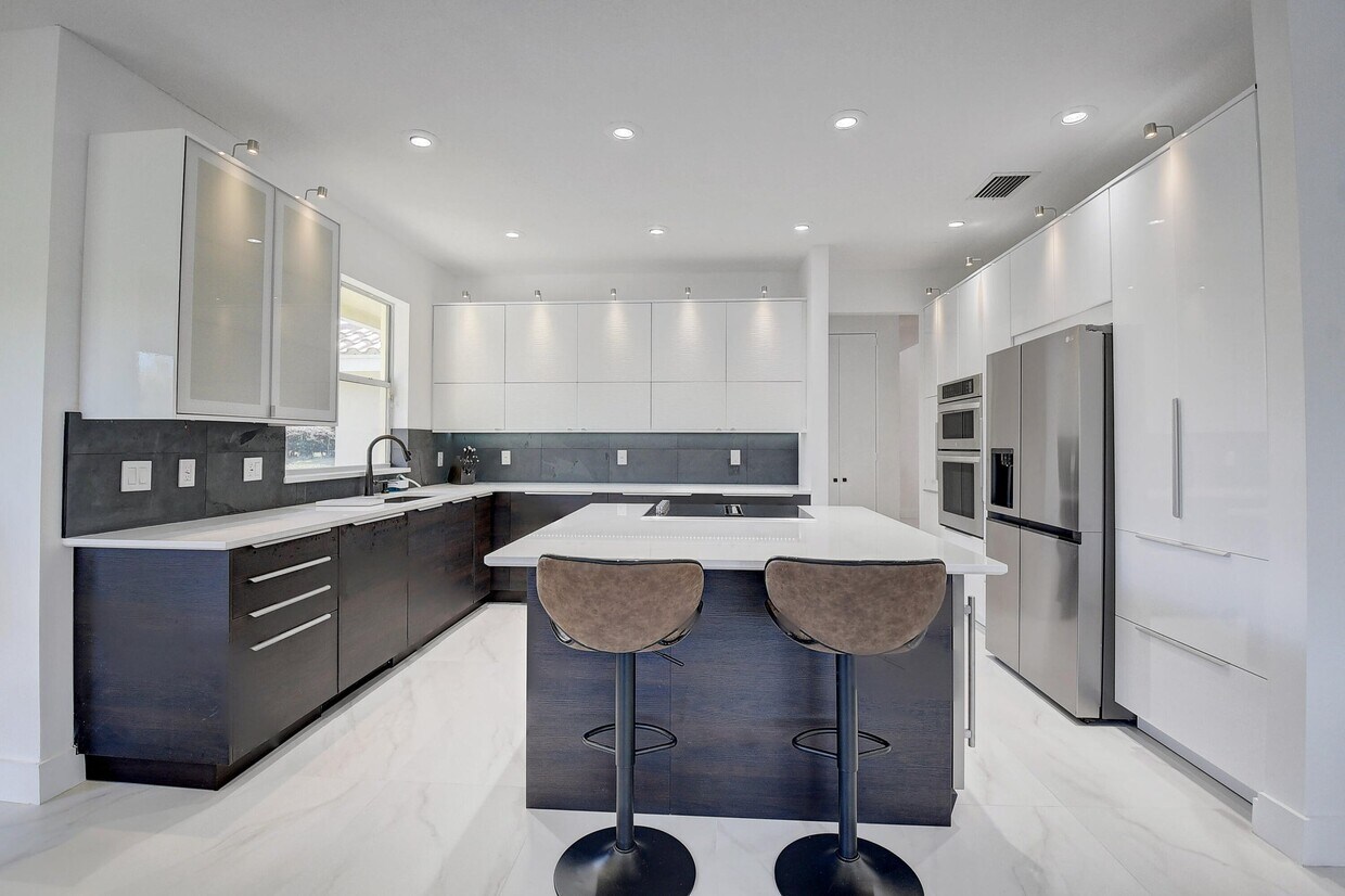Foto principal - 8320 Desmond Dr