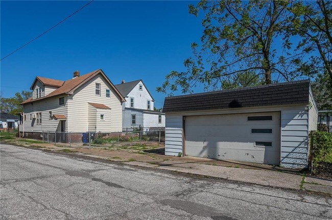 Foto del edificio - 13441 Kirton Ave