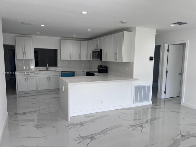 Foto del edificio - 431 NE 58th Ct