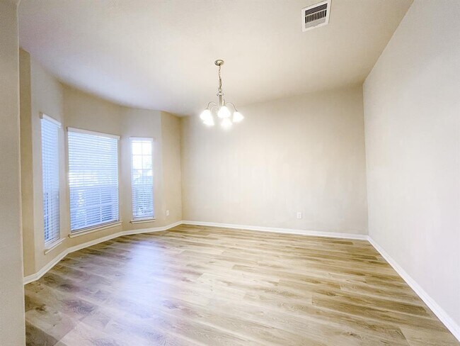 Foto del edificio - 25215 Ginger Ranch Dr