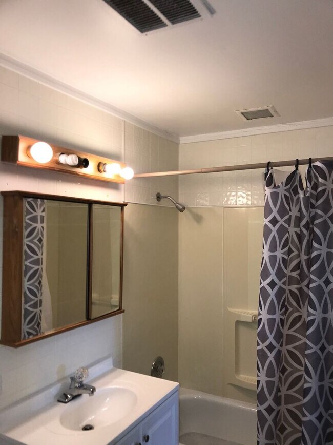 Foto del edificio - 765 Terrace Ct