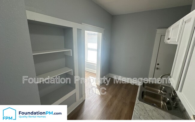 Foto del edificio - 1688 Glenview Ave