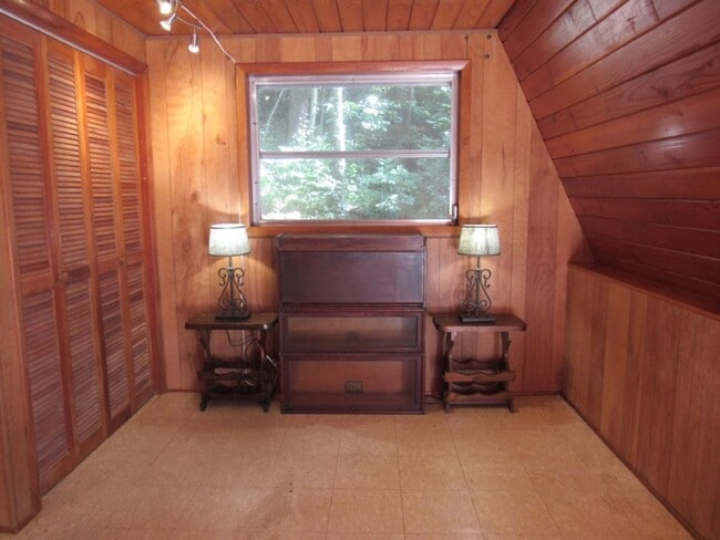 Photo - $1,650 - 2 Bedroom / 1.5 Bath Unfurnished ... House