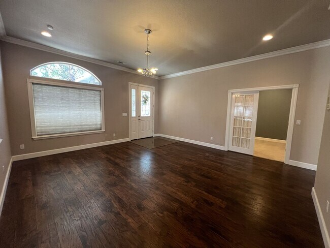 Foto del edificio - 3-bedroom, 2-bathroom home located in beautiful Janesville, CA