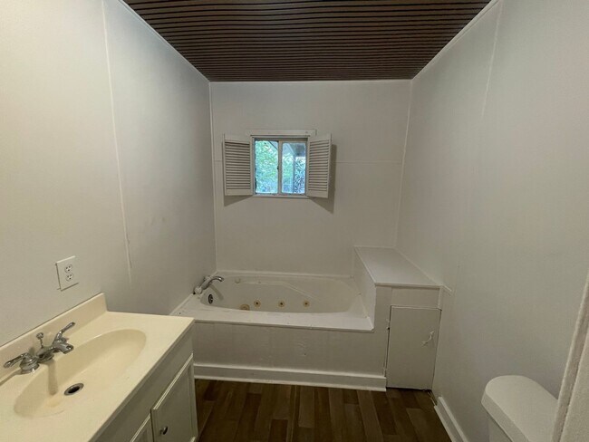 Foto del edificio - 1/2 months free rent off-for ASAP Move-ins...