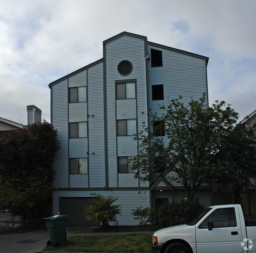 Foto del edificio - Oak Tree Apartments